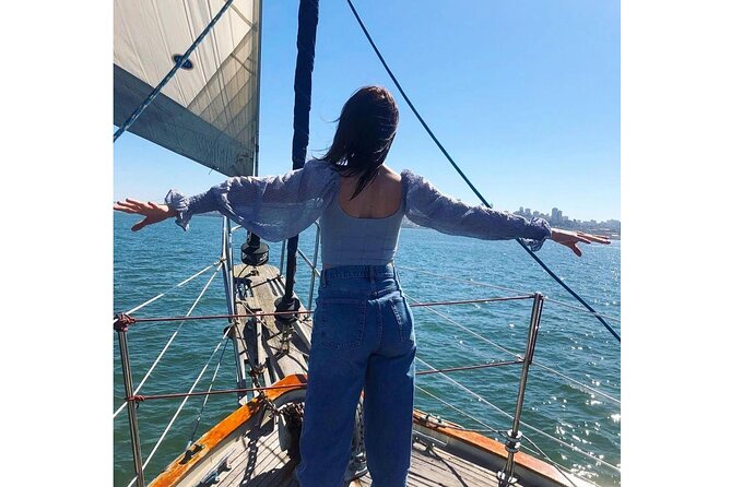 1.5-Hour San Francisco Bay Sailing Tour - Two drinks and a relaxed onboard service