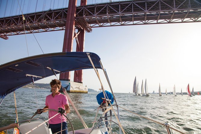2,5h Lisbon Sunset Sail with Drinks and Snacks - Praça do Comércio from the Tagus