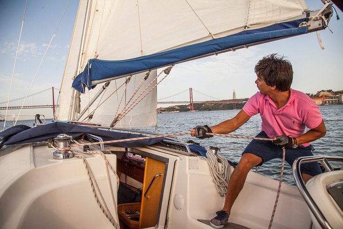 2,5h Lisbon Sunset Sail with Drinks and Snacks - Cais do Sodré and Alcântara-Mar