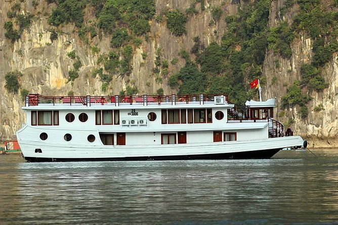 2-Day Oriental Sails Junk Cruise of Halong Bay - The long road from Hanoi to the bay