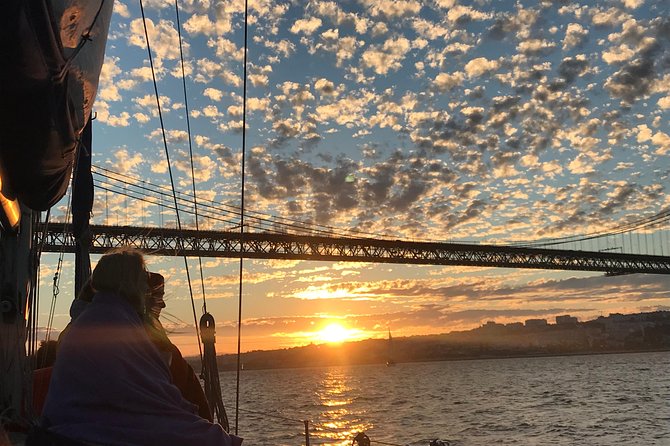 2 Hour Lisbon Sunset and Wine Sailing Tour - Leaving Alcântara for the evening sail