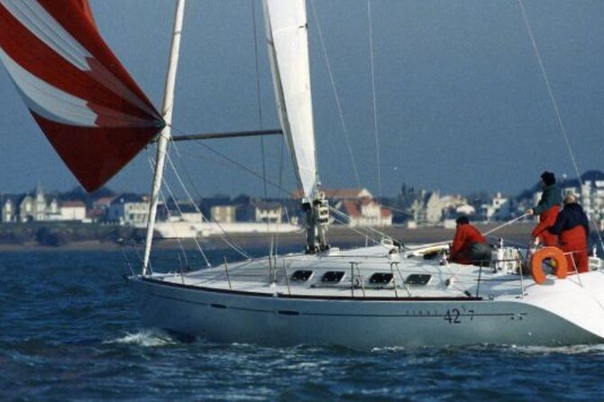 2-hour sunset tour by sailboat with aperitif. - The people behind the boat