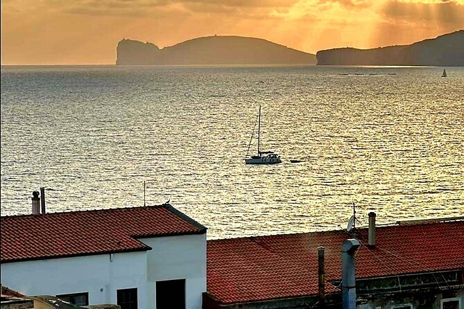 2-hour sunset tour by sailboat with aperitif. - What the proximity audio guide adds