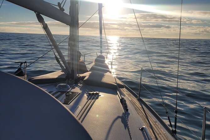 2 hours Private sunset experience by sailboat in Cascais - At a glance