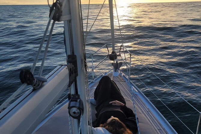 2 hours Private sunset experience by sailboat in Cascais - Why a private sunset sail works so well in Cascais