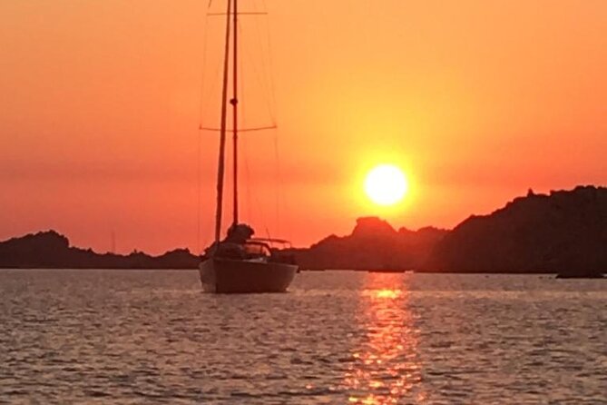 2 hours Private sunset experience by sailboat in Cascais - Boca do Inferno and the Atlantic cliffs