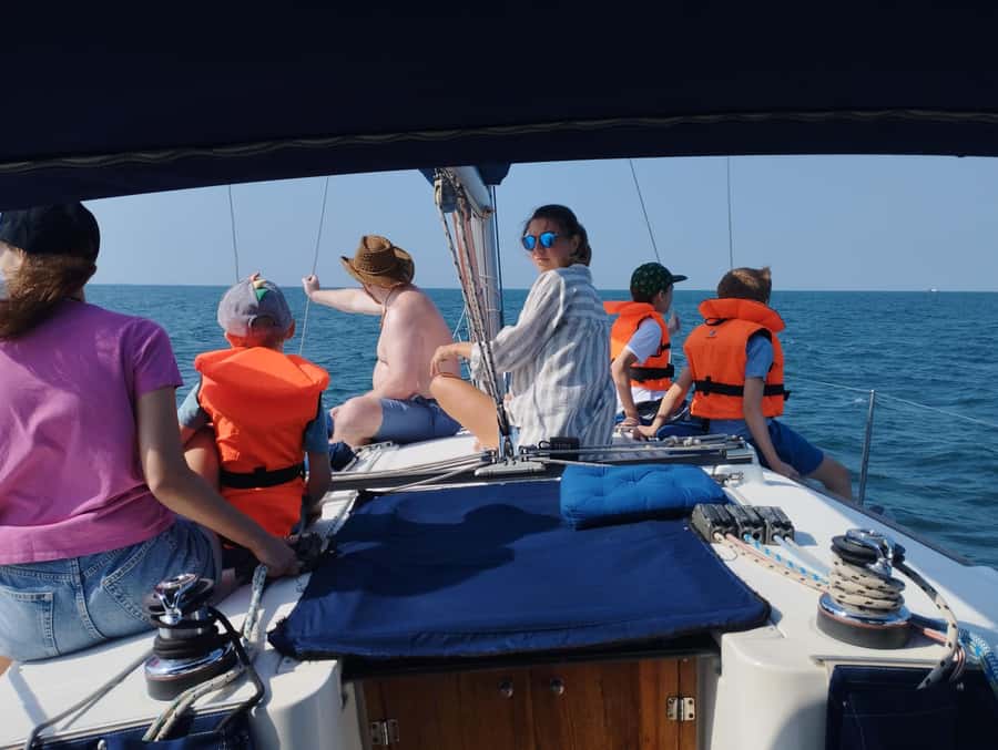 2 hrs Sailing tour with views on Burj Khalifa, Dubai skyline - Key points at a glance