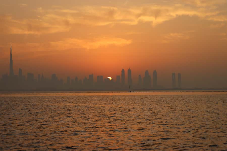 2 hrs Sailing tour with views on Burj Khalifa, Dubai skyline - The return sail and optional SUP ride