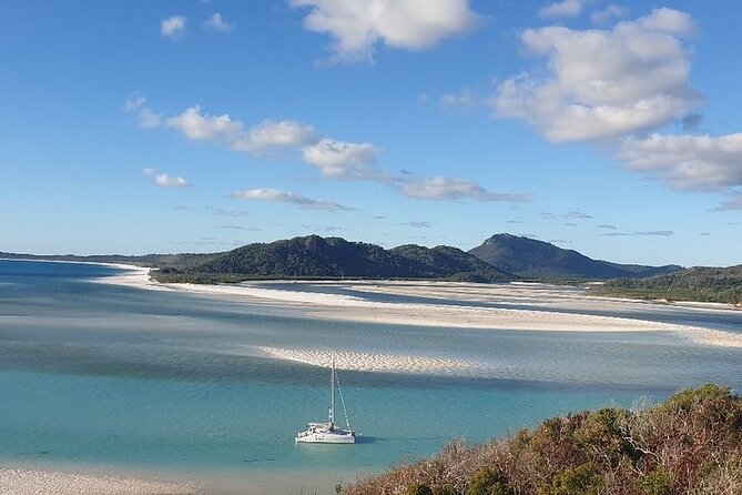 2-Night Whitsundays Sailing Cruise incl. Whitehaven Beach & Great Barrier Reef - Crew, group size, and the social side