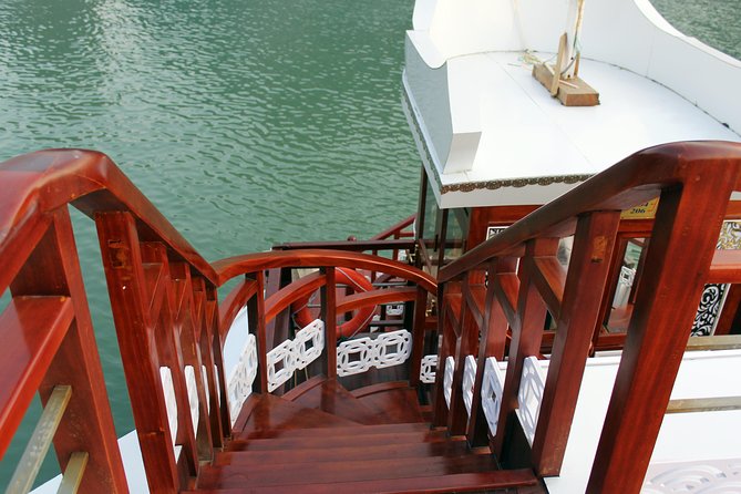 3-Day Cruise Relaxing and Kayaking on Oriental Sails - The noise question: bar, karaoke, and cabin placement