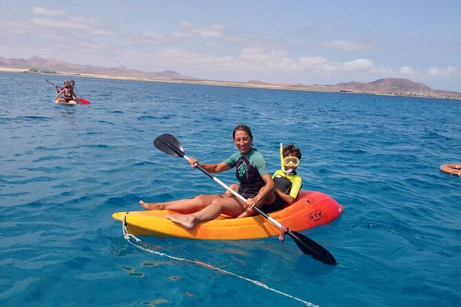 3-Hour Small-Group Sailing Tour around the Lobos Island - What the crew adds to the experience