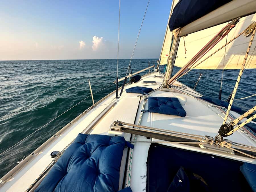 3 hrs Sailboat sea adventure in Dubai with Burj Khalifa view - What the three-hour schedule feels like