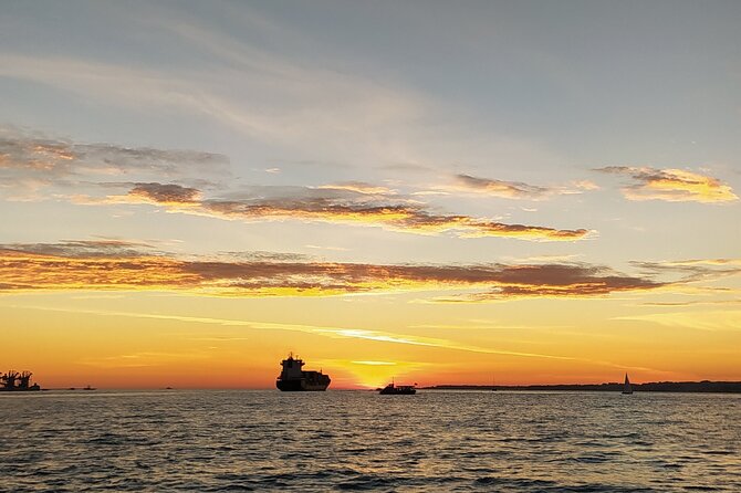 4h Exclusive Sail in Lisbon: Your Private Escape - Crossing beneath the 25th of April Bridge