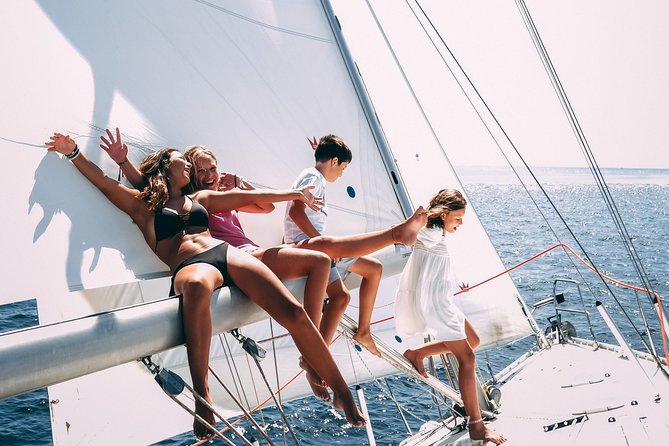 4h Private Boat Tour - Sailing, Swimming and Sunbathing - Setting out from Doca de Santo Amaro