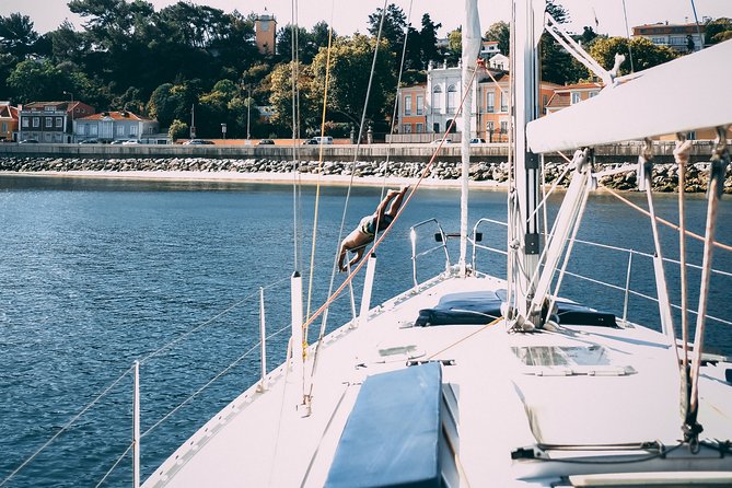 4h Private Boat Tour - Sailing, Swimming and Sunbathing - Stopping by a beach for swimming