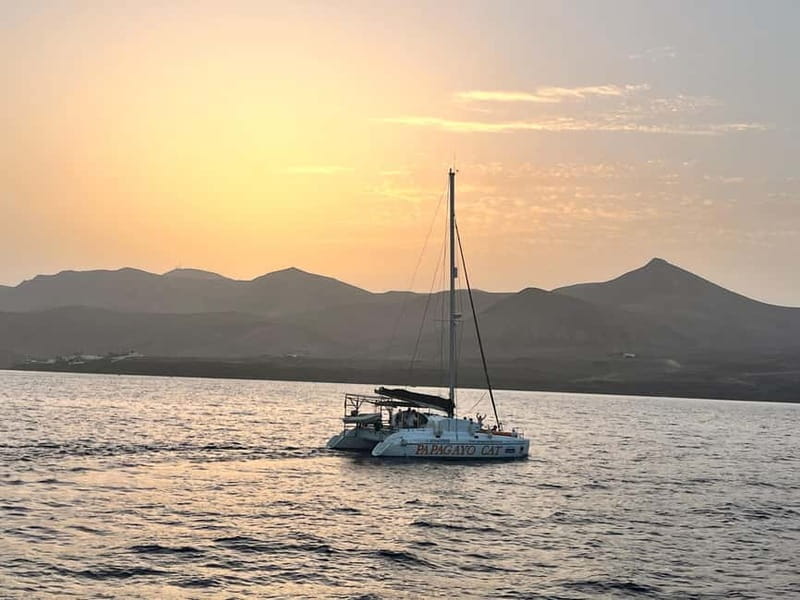 4h Shared Catamaran sailing to Papagayo Beaches (12pers max) - A quieter catamaran from Puerto Calero