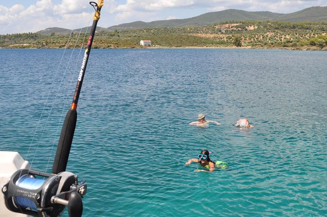 5 hours from Sithonia: Sailing trip secluded coves & Islands - Captain George and the feel of the trip