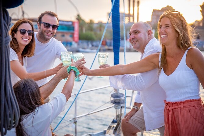 A 2 hours Local Tapas and sailing adventure in Barcelona - Columbus Monument and the old port