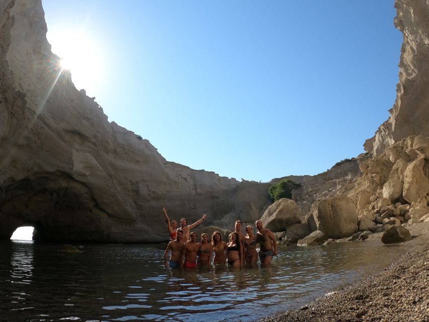 Adamantas: Milos Sightseeing Sailboat Cruise - The essentials at a glance