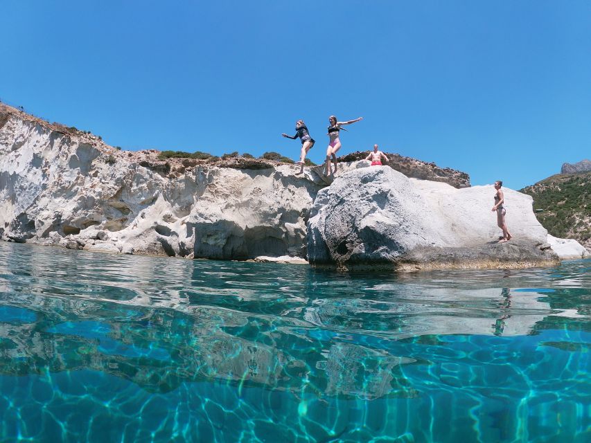 Adamantas: Milos Sightseeing Sailboat Cruise - Food, drinks, and the feel on board