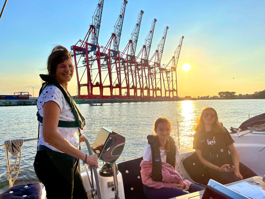 "After Work" - Sailing-Yacht Cruising Event, Hamburg/Elbe - From the concert hall to the container port