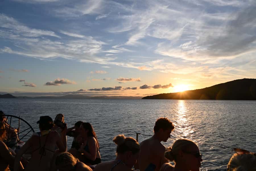 Airlie Beach: 2-Night Whitsundays Sailing Trip with Meals - Weather, safety, and the flexible route