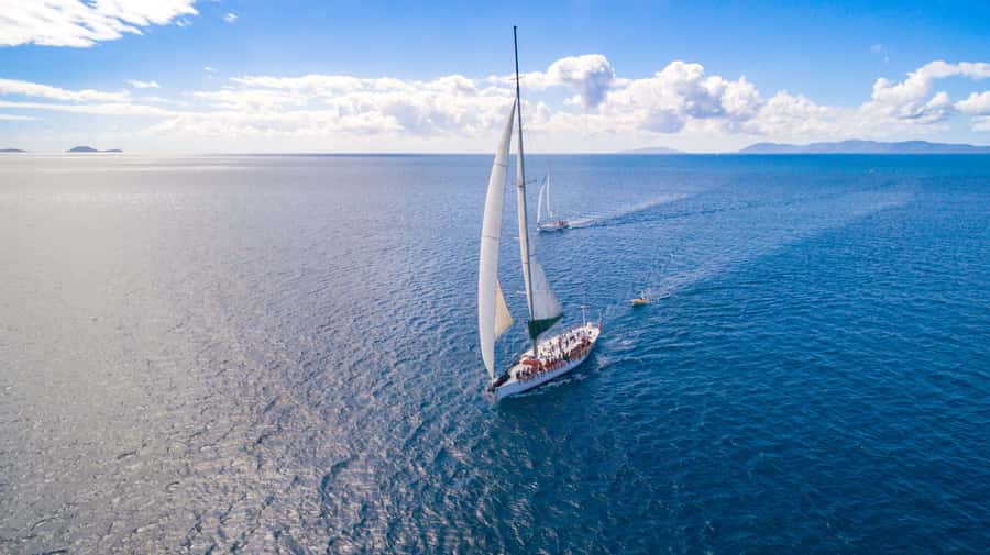 Airlie Beach: 2-Night Whitsundays Sailing Trip with Meals - Sailing the Whitsundays instead of simply crossing them