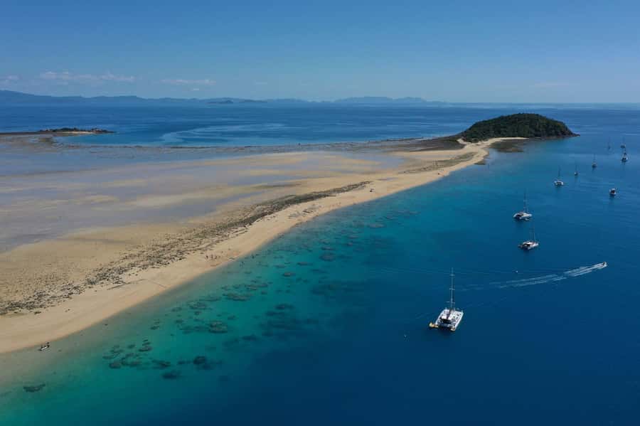 Airlie Beach: Whitsunday Islands Sailing, SUP & Snorkel Tour - Snorkelling near Hook Island and Hayman Island