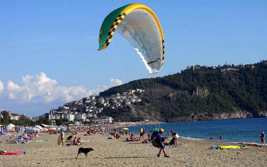 Alanya Paragliding Adventure Sail the Skies - What the staff adds to the experience