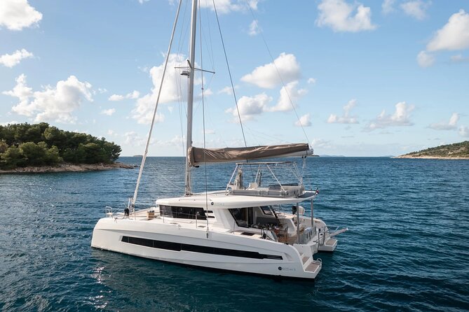 Albufeira: 2h30 Sunset Sailing Experience - "Unwind" - Wine, local food, and the social side of the trip