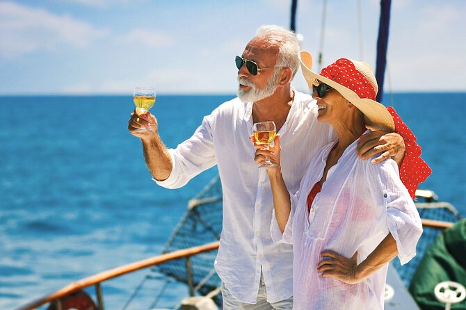 Albufeira: 2h30 Sunset Sailing Experience - "Unwind" - Sailing toward Praia da Marinha