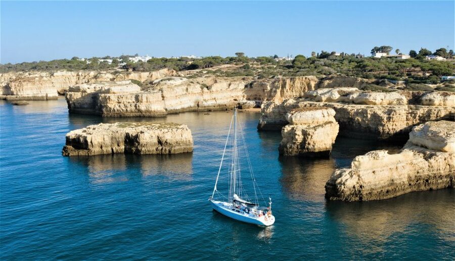 Albufeira: Sailing Boat Cruise BBQ & Open Bar on the Beach - Galé, Benagil, and Carvoeiro from the water