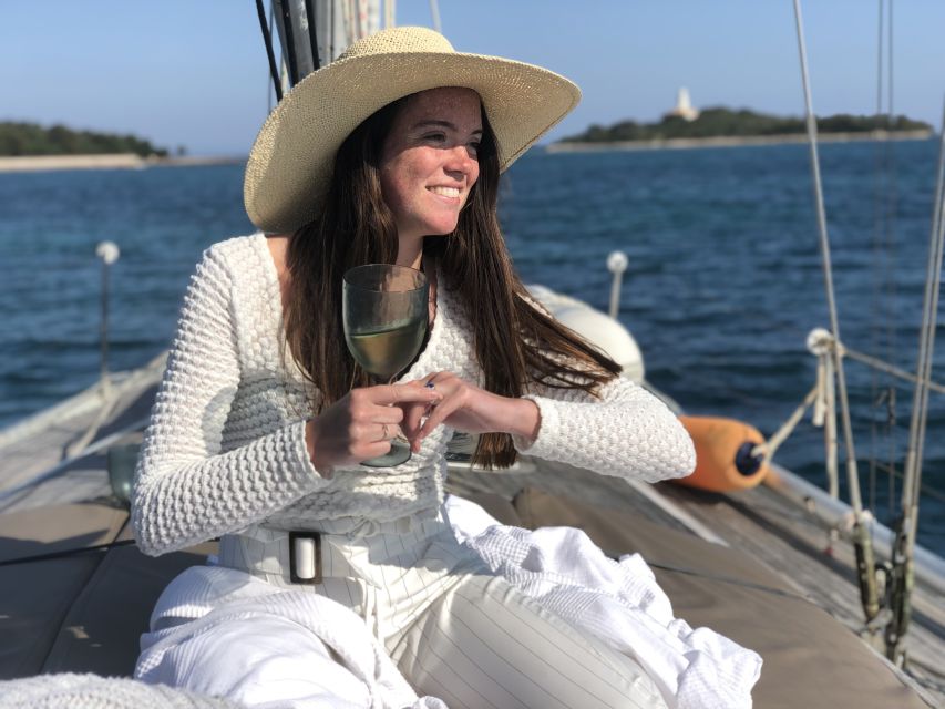 Alcudia: Romantic Sailing Trip with Diner for 2 - Who will enjoy this private yacht evening