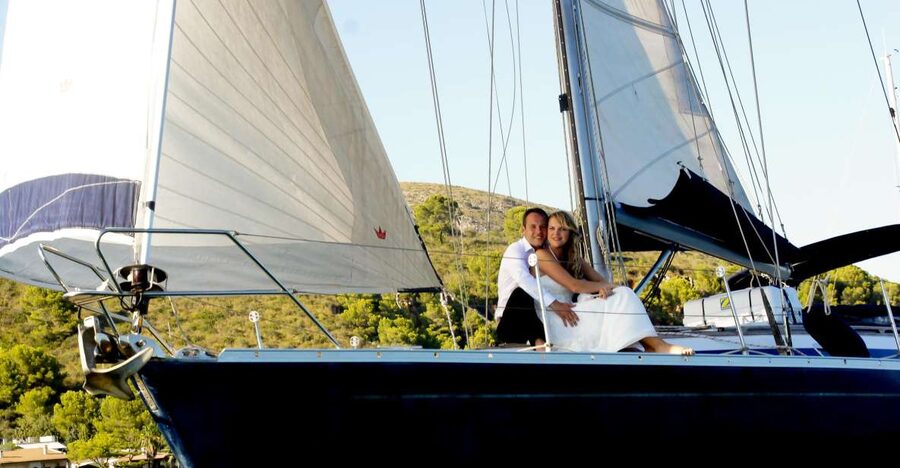 Alcudia: Romantic Sailing Trip with Diner for 2 - An intimate evening on Mallorca’s north coast