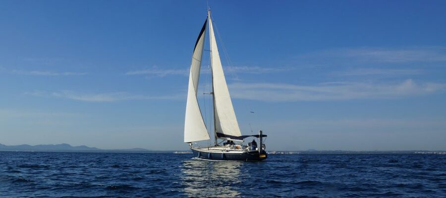 Alcudia: Sailing Yacht Excursion with Wine & Tapas - Cala en Gossalba is the main event