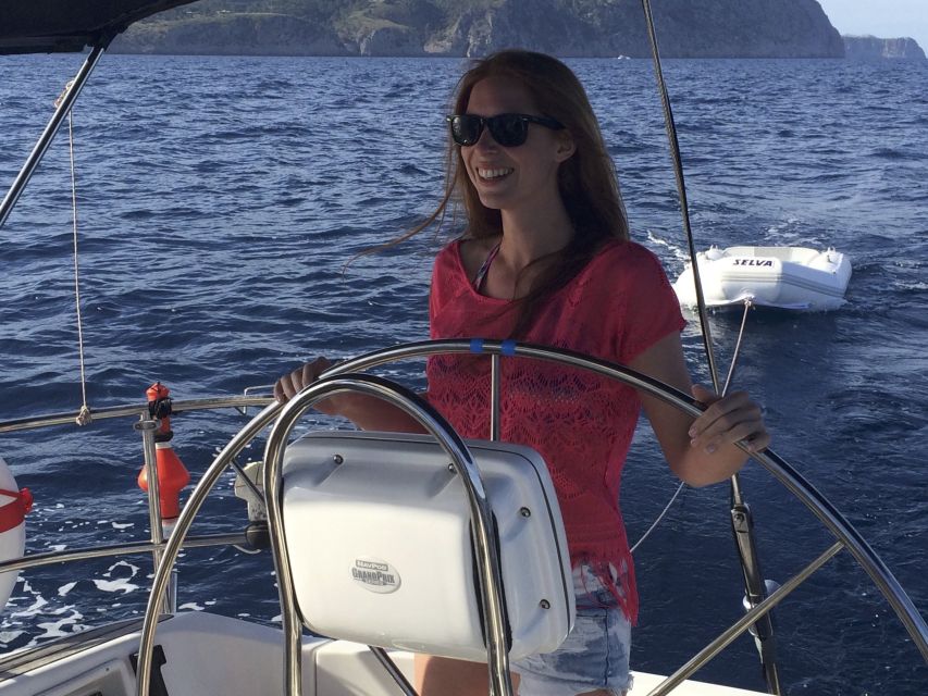 Alcudia: Sailing Yacht Excursion with Wine & Tapas - Who should book this excursion?