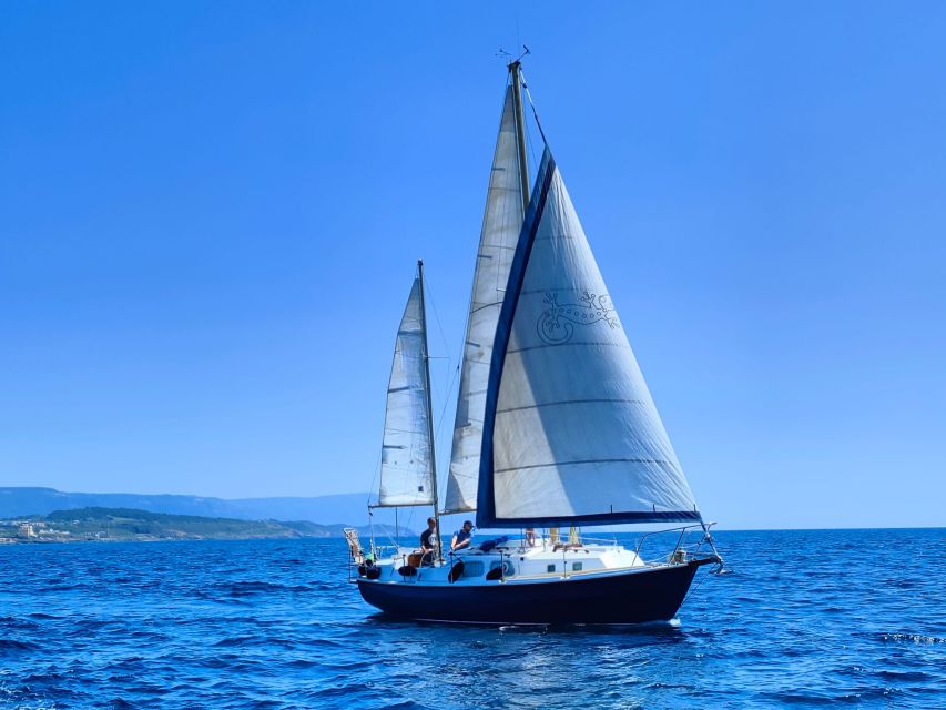 Alghero: Day trip on a sailing boat - A small boat with room to breathe