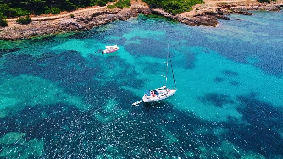 Alghero: Sailboat excursion in Porto Conte bay w/ Lunch - Key points at a glance