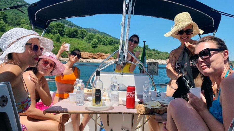 Alghero: Sailboat excursion in Porto Conte bay w/ Lunch - Setting out from Alghero at 10:00
