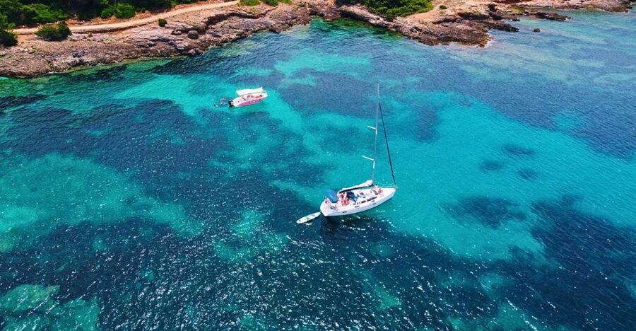 Alghero: Sailboat excursion in Porto Conte bay w/ Lunch - The first swim at Cala dell’Olandese