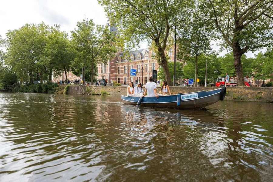 Amsterdam: Sail Yourself with a 2 Hour Boat Rental - Practical rules that affect your day