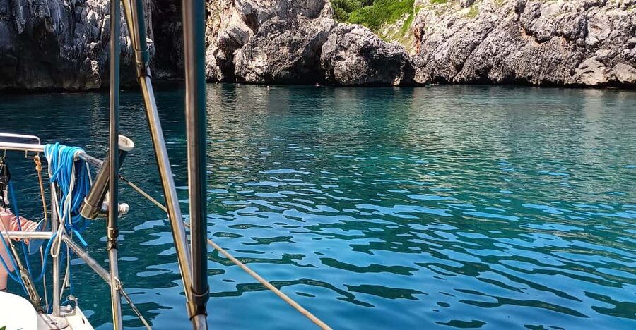 Apulia: sailing boat tour with aperitif - Learning to sail with Dario