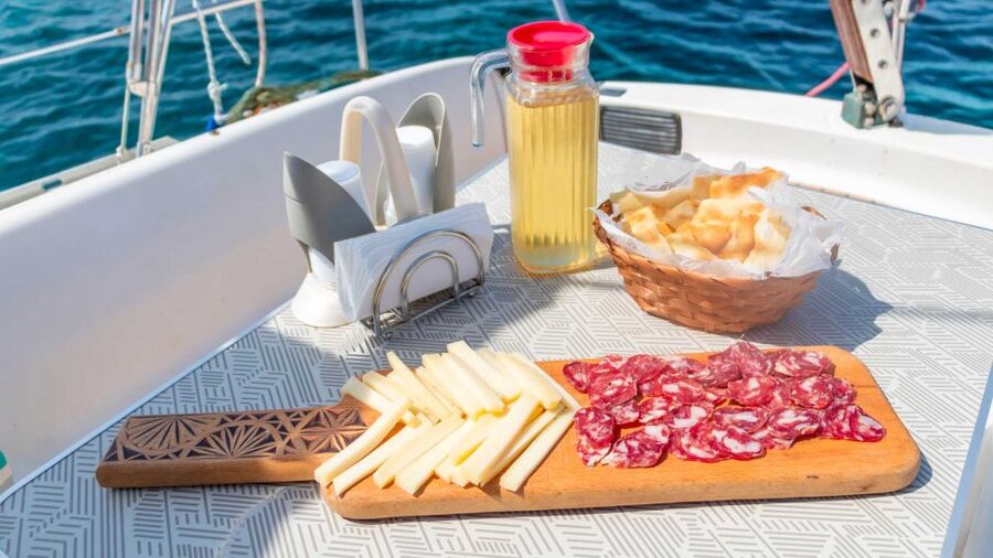 Asinara: Full Day Sailboat Excursion from Stintino - A Sardinian lunch served at anchor