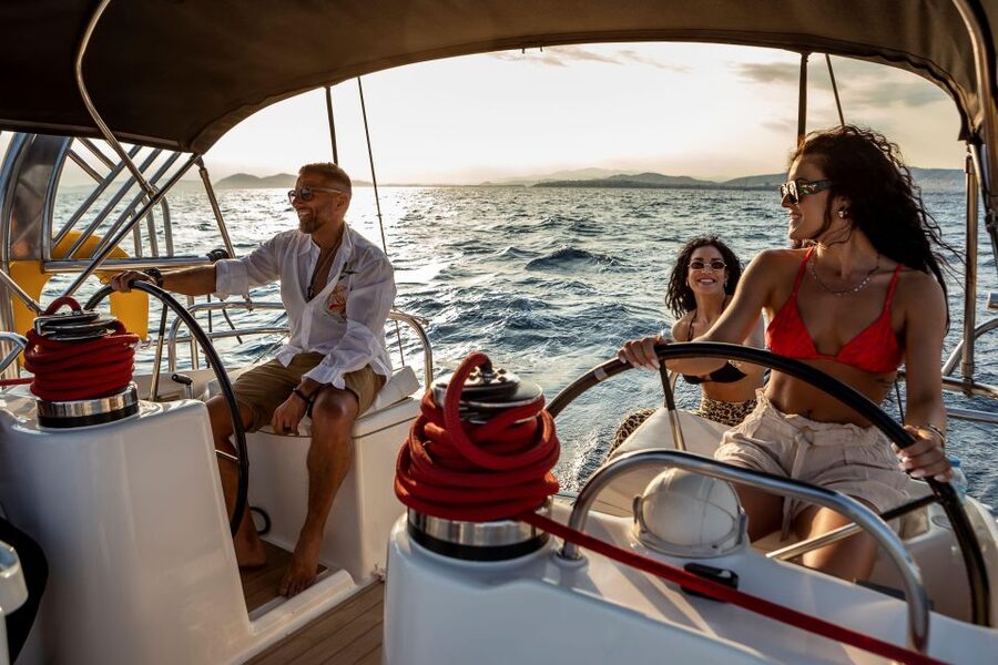 Athens Riviera: Semi-Private daily sailing cruise with lunch - The first 75 minutes on the Saronic Gulf