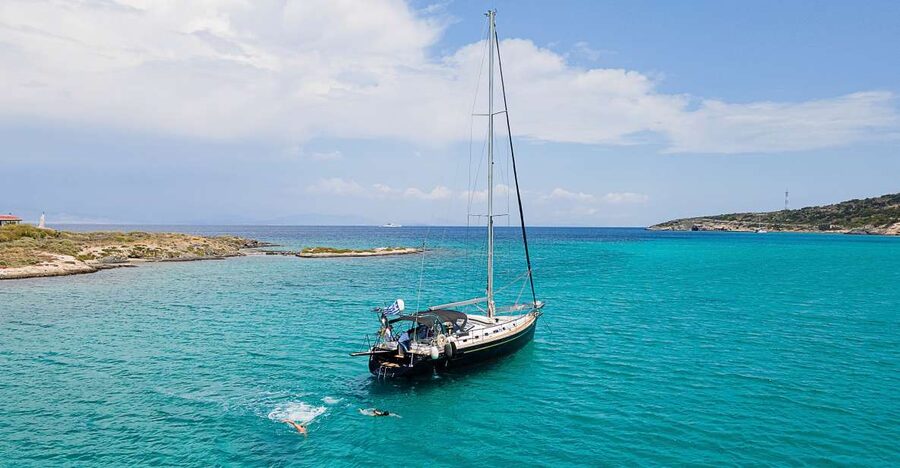 Athens Riviera: Semi-Private daily sailing cruise with lunch - Ydrousa Island for swimming and lunch