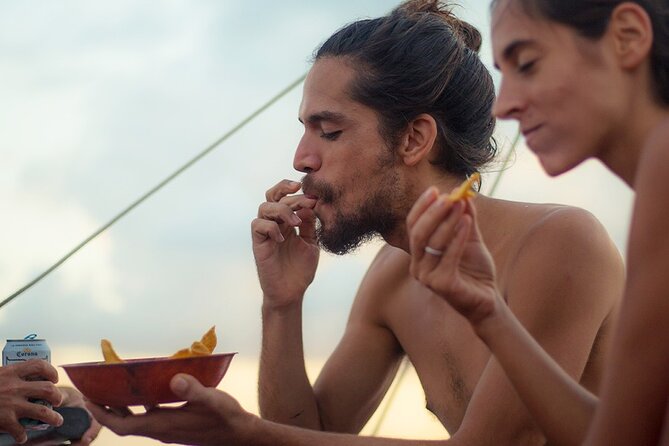 Bacalar: 4hr Private Sailing Tour with Guacamole & Drinks - What the $256.89 price really means