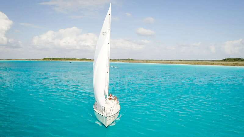 Bacalar: Group Sailing Trip with Swimming and Drinks - The guides make the difference