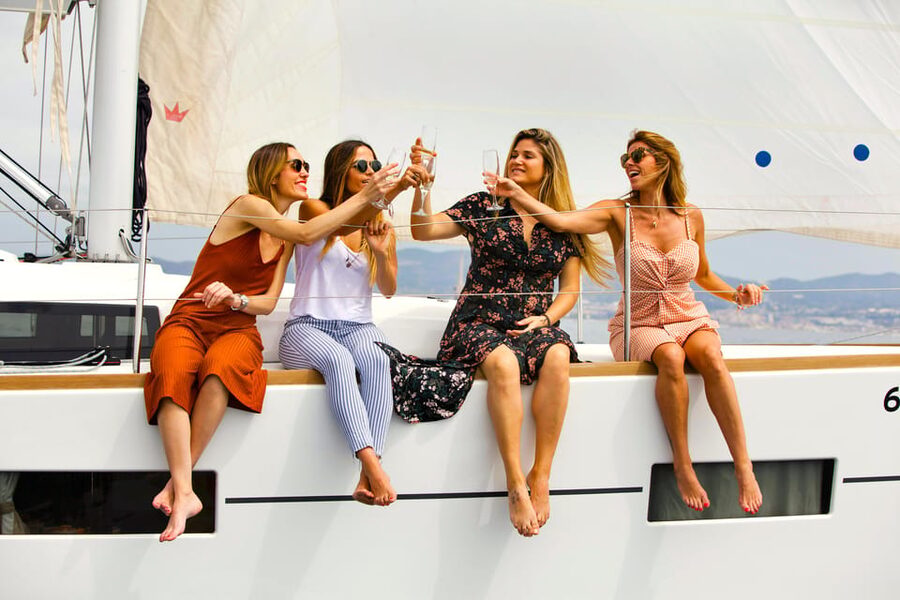 Barcelona 1 hour Scenic Sailboat Tour with Snacks and Drinks - Small details that make the outing easier
