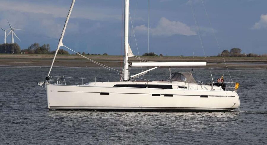 Barcelona: 2-hour sailboat cruise at noon or sunset. - Two hours along the Maresme coast