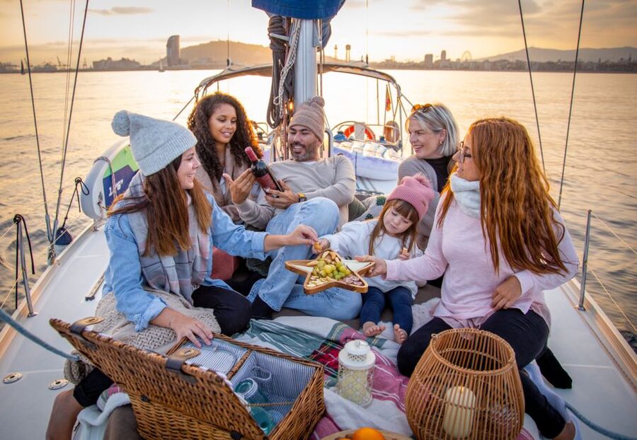Barcelona : 2 hours Sailing tour with snacks and drinks - Who will enjoy this sailing tour most?